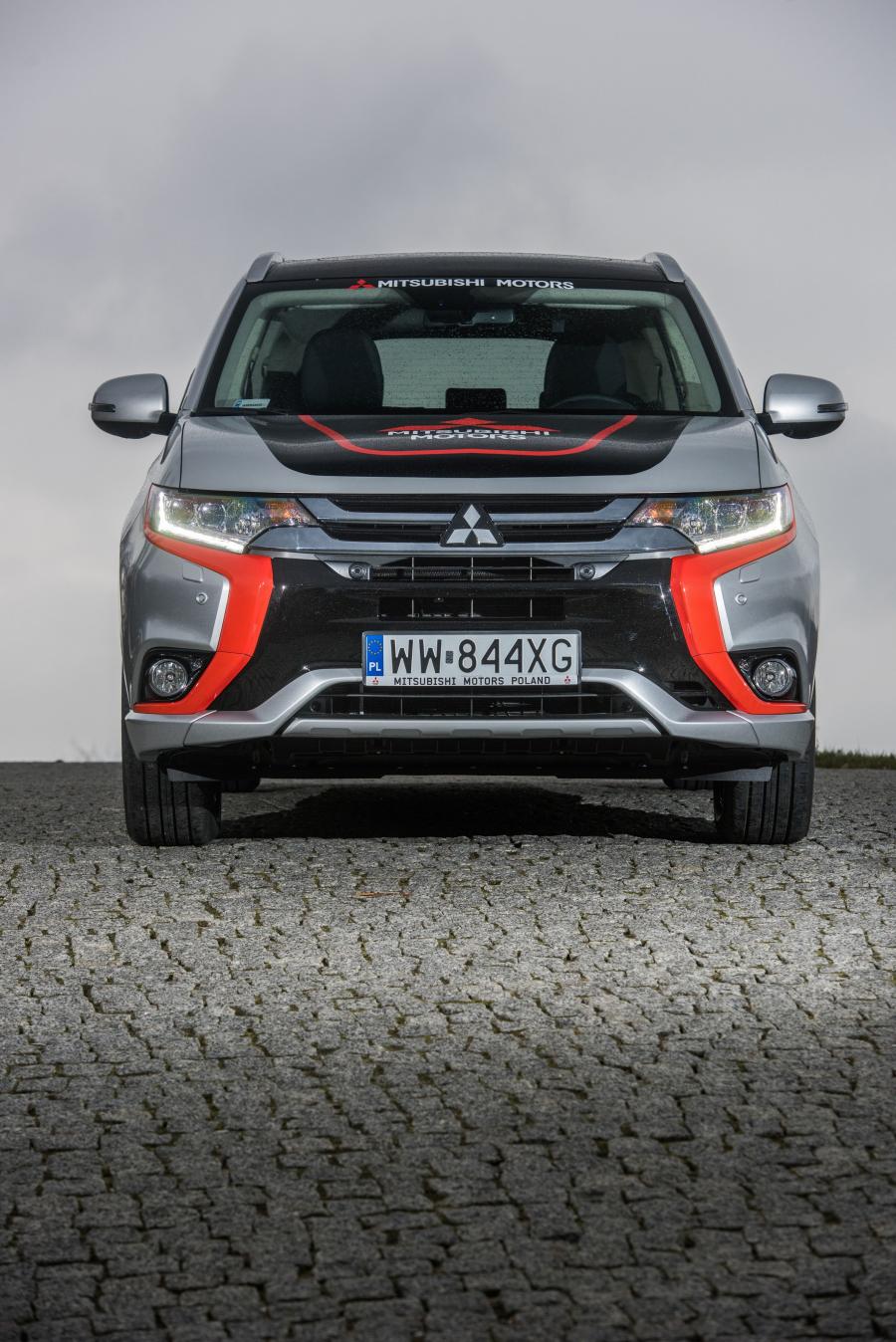  Mitsubishi Outlander PHEV Rally Style 2016 года  (фото 3 из 30)